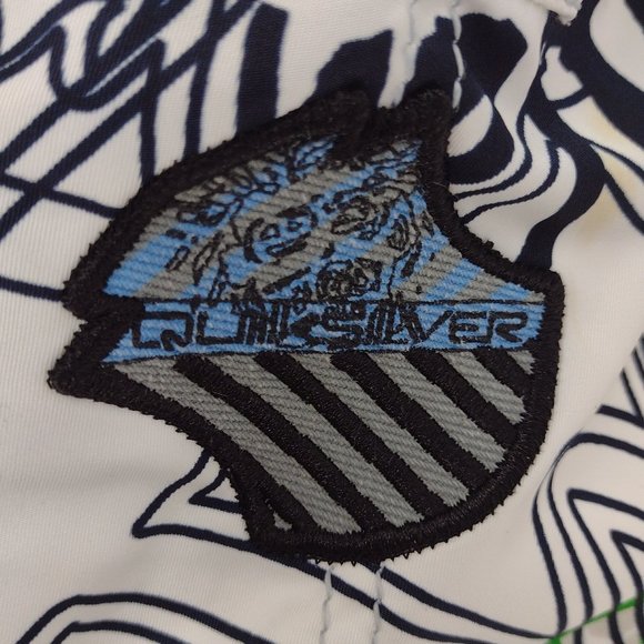 Quiksilver Cargo Side Pocket Logo Print Green Black & White Surf Board Shorts - Picture 4 of 10